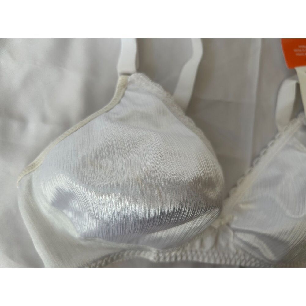 Vintage 90s Warners Bra 36B Shine On Satin Pad Soft Wireless White 1221 NWT Flaw - Picture 2 of 5